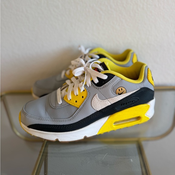 Nike Shoes - Nike Air Max 90 Leather Go The Extra Smile